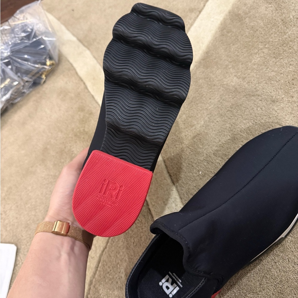Chic Black and Red Women's Sneakers - Picture 6 of 7